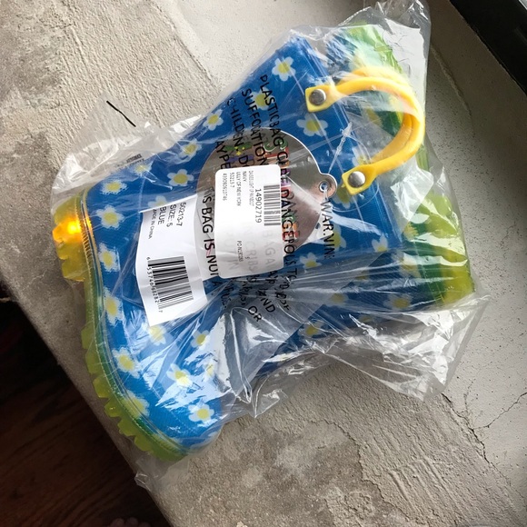 NEW Light-up Rain Boots Toddler Size 5 - Picture 3 of 3